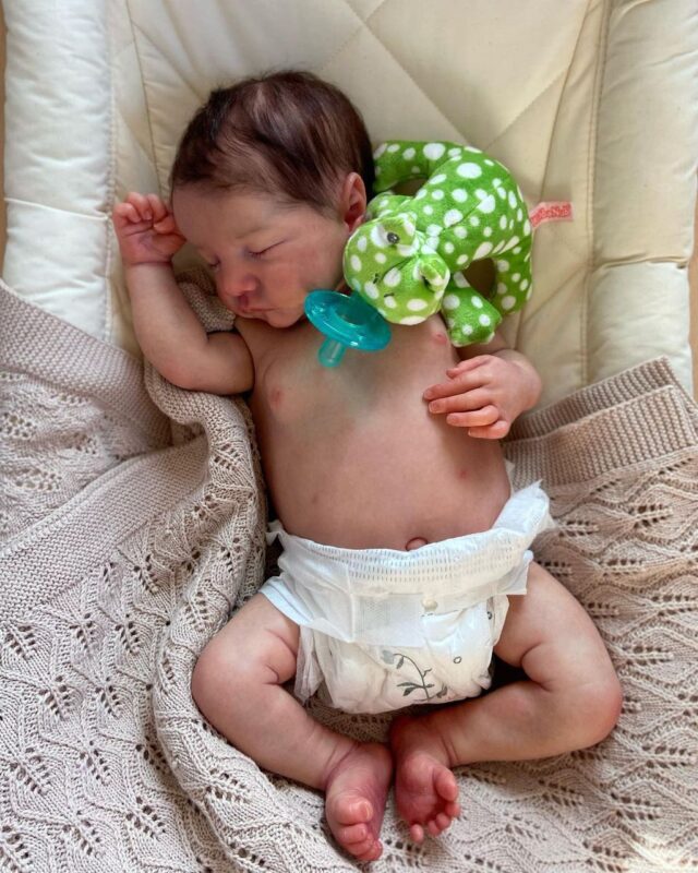 Buy Hyper-realistic silicone doll online - Best Silicon Dolls