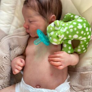 Buy Hyper-realistic silicone doll online - Best Silicon Dolls